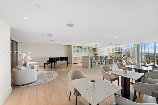 Building Photo - 900 Biscayne Blvd