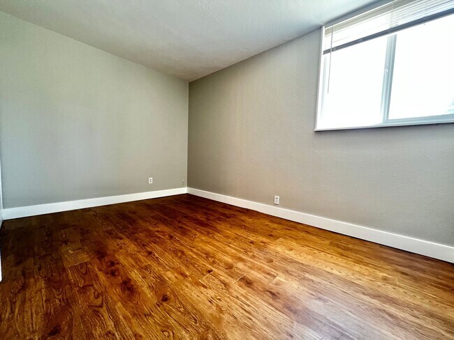 Building Photo - NShields632 (KC-LN-KB)