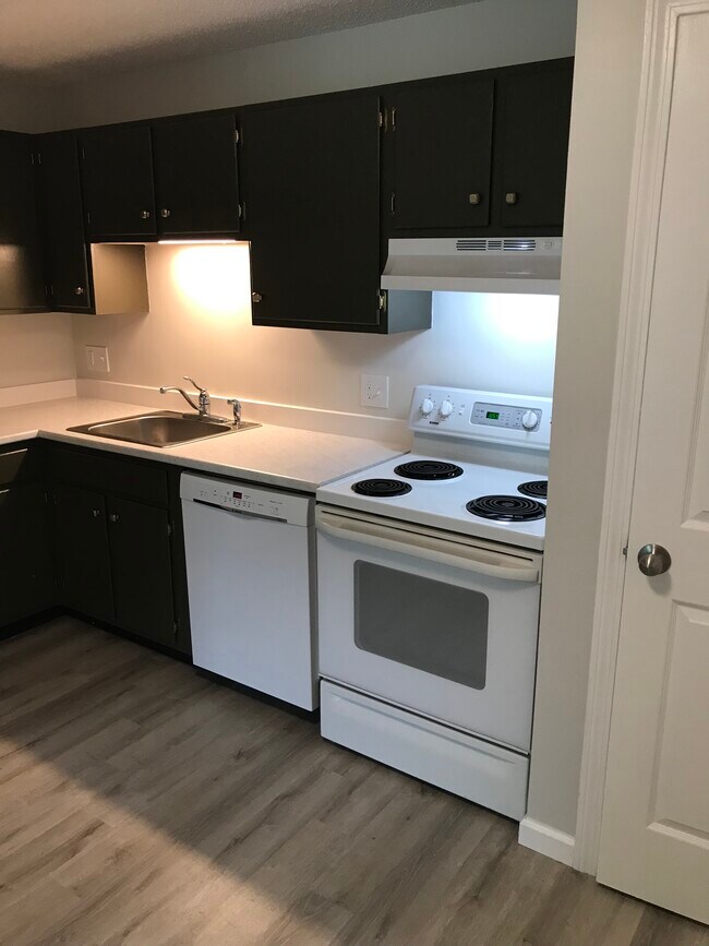 Kitchen - 15 Northbrook Dr
