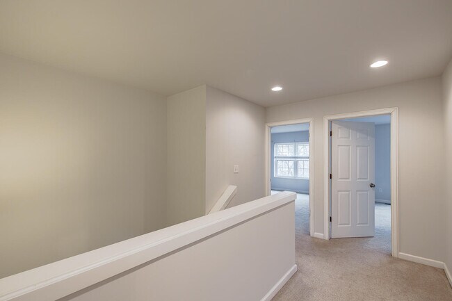 Building Photo - 324 Stratford Ln