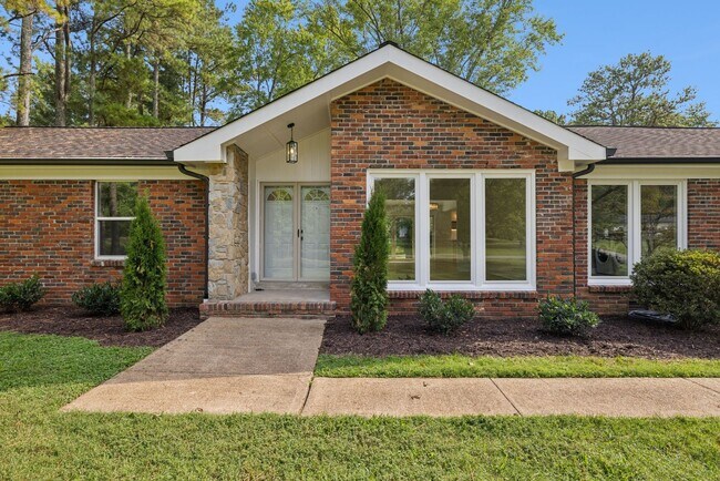 Building Photo - Completely renovated ranch 4BR/4BA ranch h...