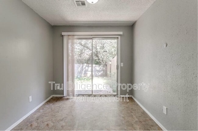 Building Photo - 210 Kathleen Dr