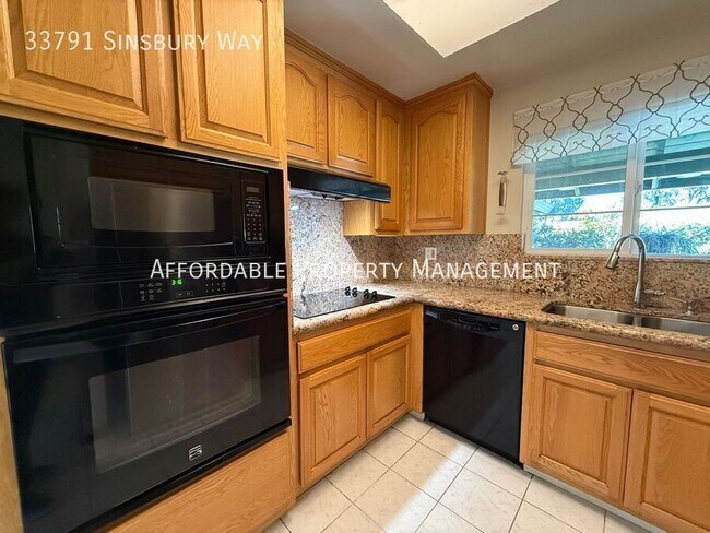 Building Photo - 33791 Sinsbury Way