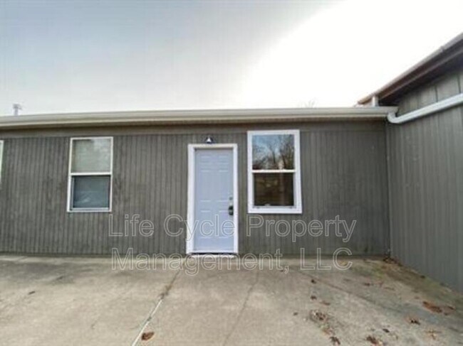 Building Photo - 2921 Depot St