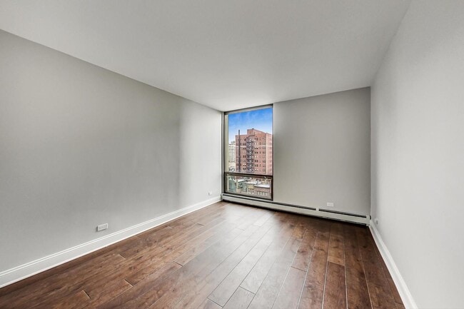 Building Photo - 100 E Bellevue Pl