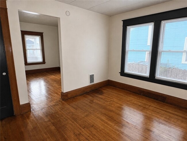 Building Photo - 52 Winterroth St