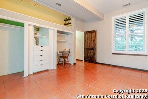 Building Photo - 9319 Oak Ledge Dr