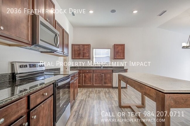 Building Photo - 2036 Feather Rock Dr