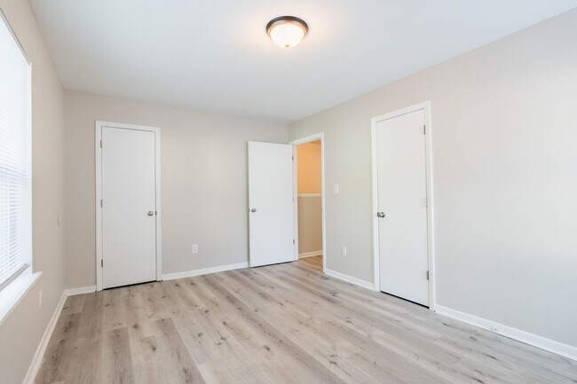 Building Photo - 600-635 Hilltop Dr-HT 2-Story 2bd/1ba