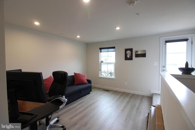 Building Photo - 6210 Monitor St