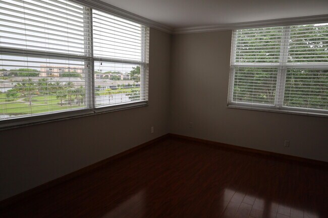 Building Photo - 14623 Bonaire Blvd
