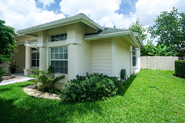 Building Photo - 1814 Wisteria St