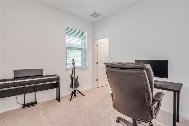 Building Photo - 802 Papaya Dr