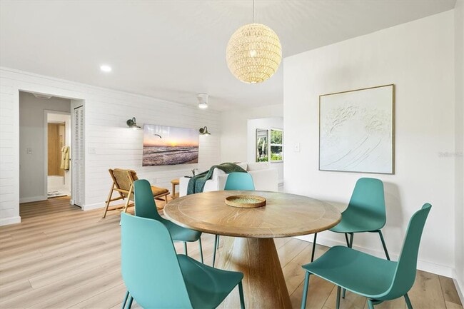 Building Photo - 2641 Hyde Park St