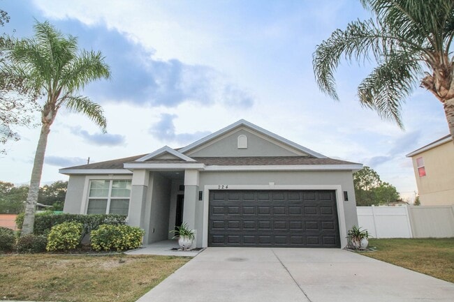 Building Photo - 224 Highland Meadows Ave