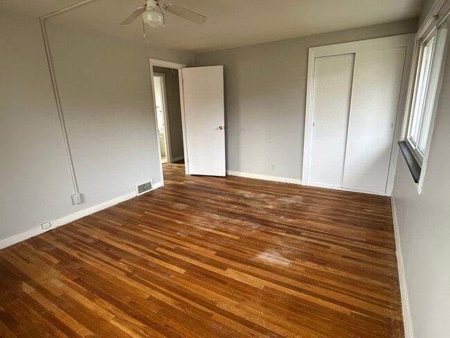 Building Photo - WCA 320