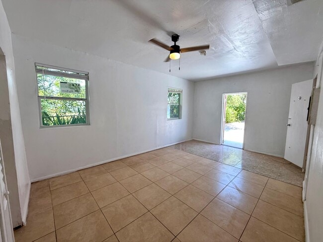 Building Photo - 926 33rd St