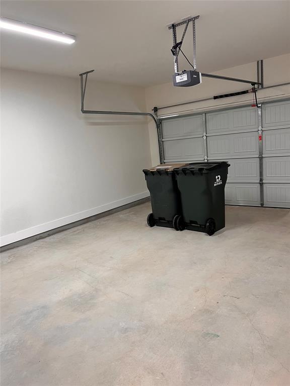 Building Photo - 442 Parkline Dr