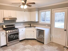 Building Photo - 231 Hillsdale Dr
