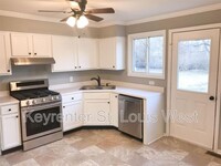 Building Photo - 231 Hillsdale Dr