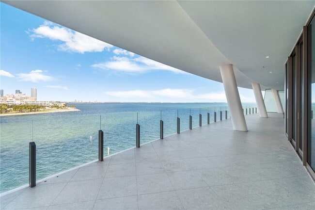 Building Photo - 5 Grove Isle Dr