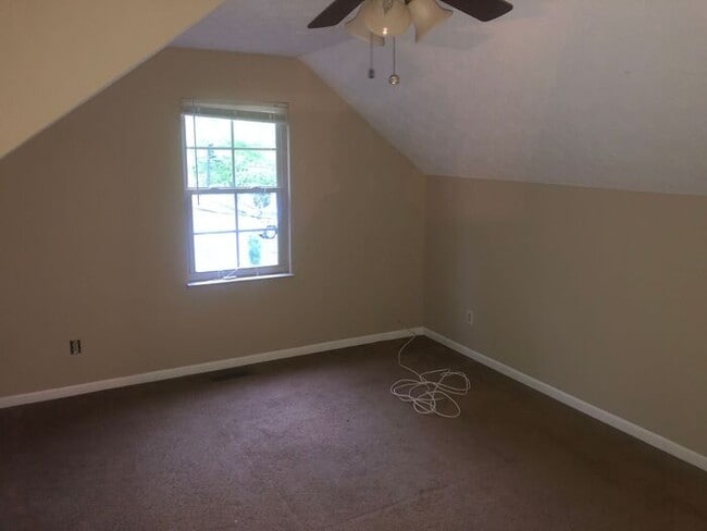 Building Photo - Charming 4-Bedroom Cape Cod Home in Knoxville