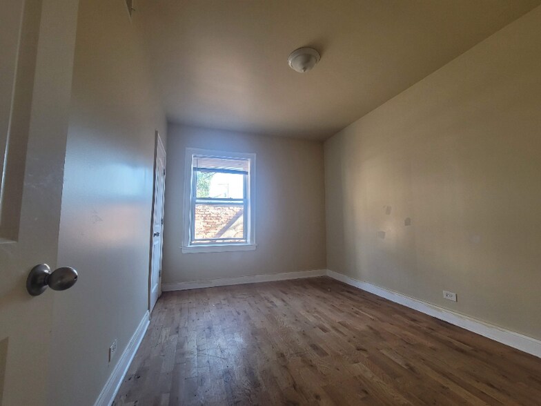 Building Photo - 1645 W 80th St