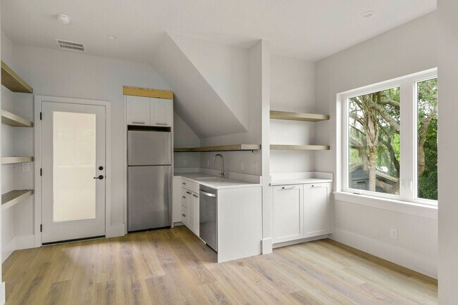 Building Photo - 3222 Holliday Ave
