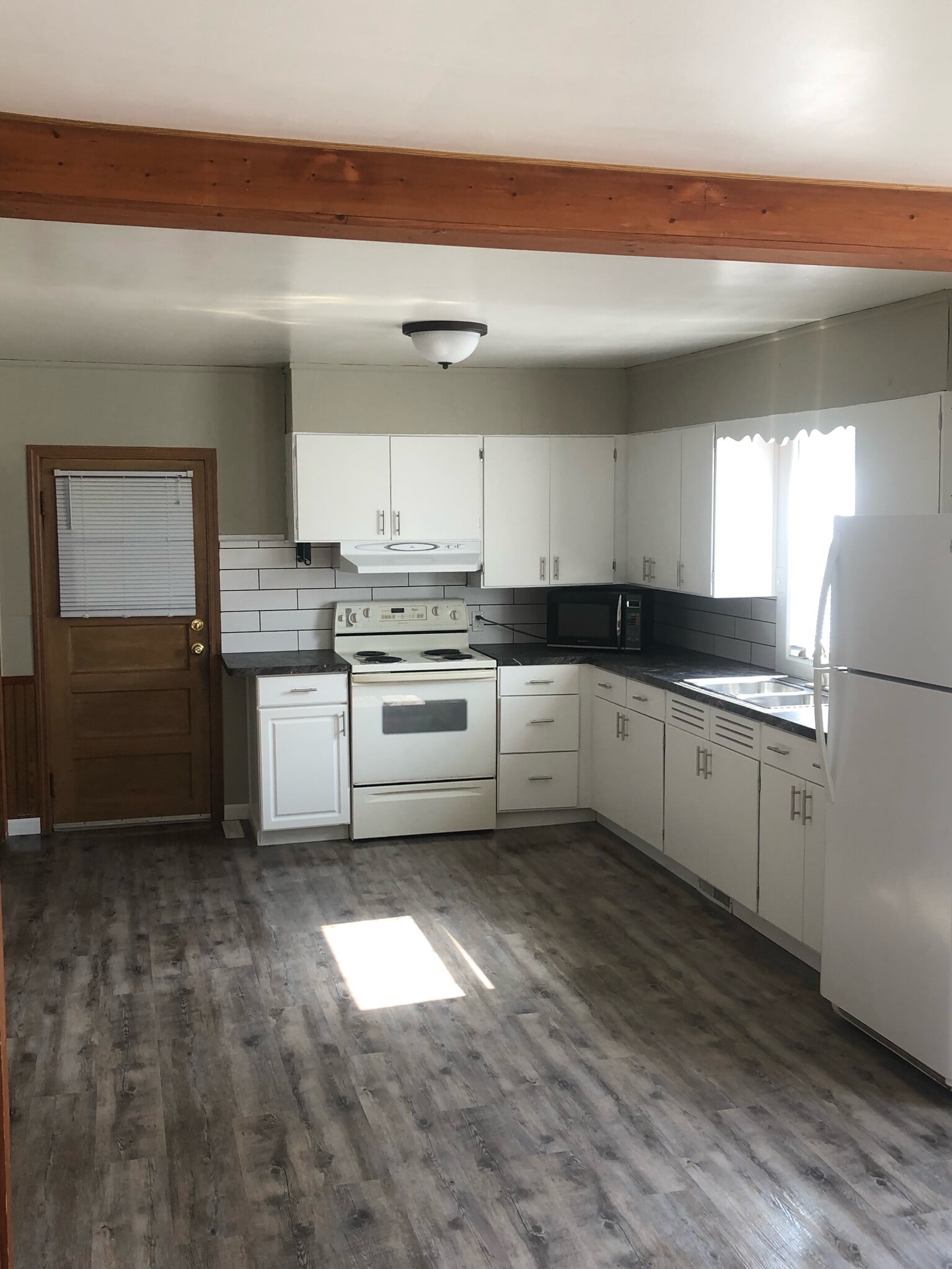 Building Photo - 1025 W King St