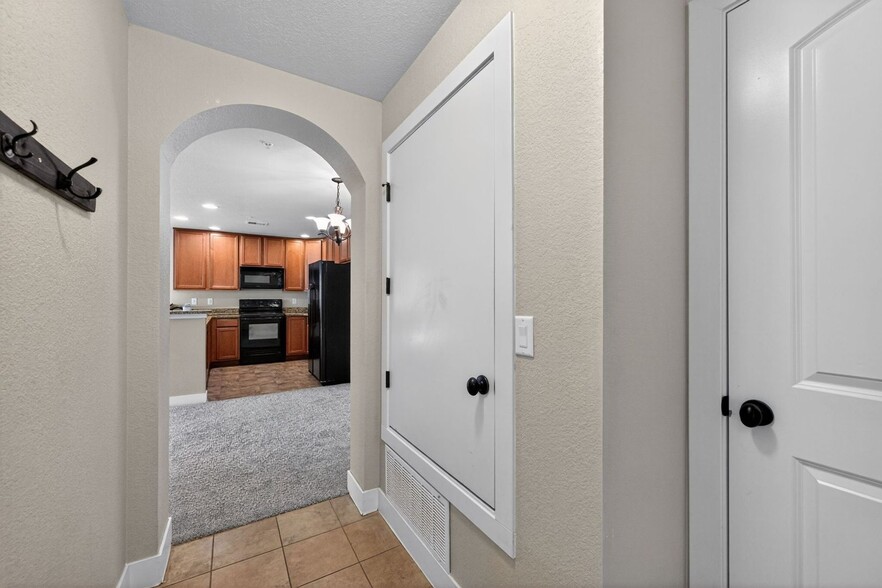 Building Photo - 4955 Hahns Peak Dr