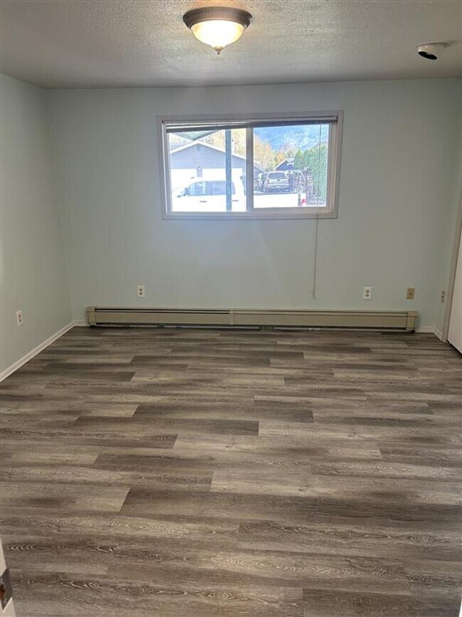 Building Photo - 209 E 3rd St