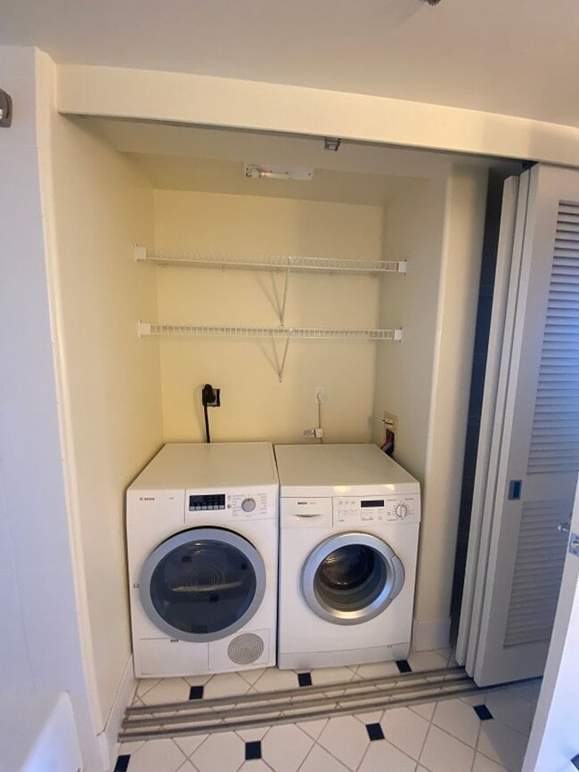 Building Photo - $2,400 1 Bed, 1 Bath, 1 Parking-One Archer Lane, High Floor with ocean/mountain views