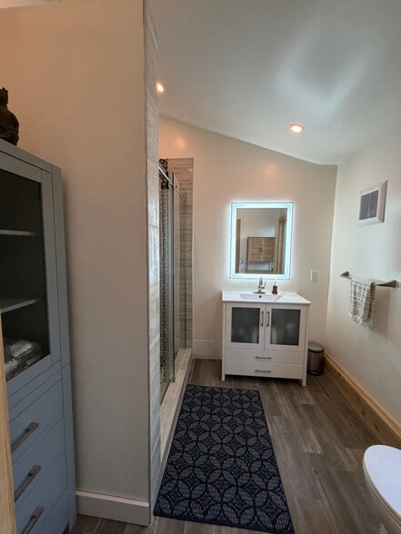 Building Photo - 7711 Owensmouth Ave