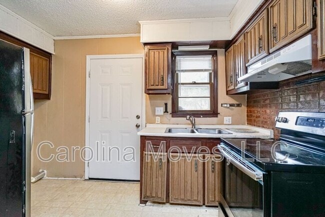 Building Photo - 196 Mc Arthur St