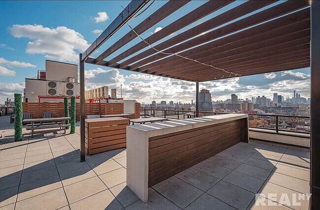 Building Photo - 60 W 125th St