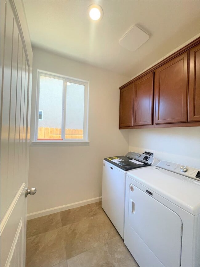 Building Photo - 4427 Andrea Dr