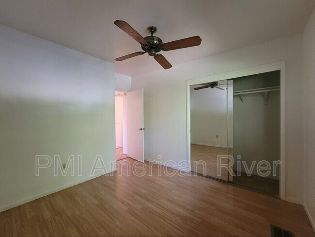 Building Photo - 977 Briarcrest Way