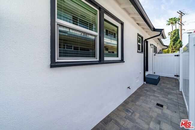 Building Photo - 1258 Mariposa St