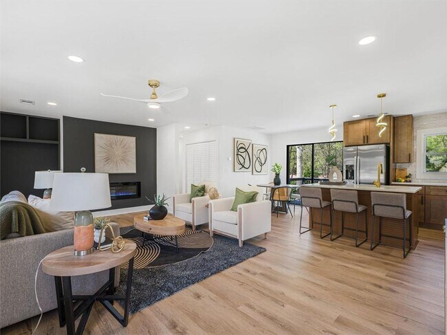 Building Photo - 960 Pine Forest Dr SW