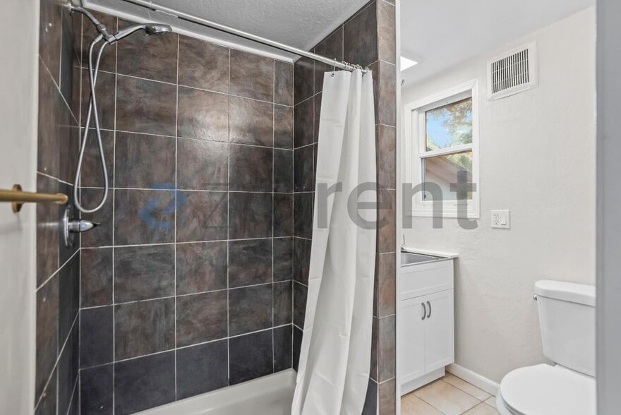 Building Photo - 228 Los Gatos Blvd