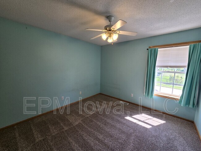 Building Photo - 1138 White Ivy Pl NE
