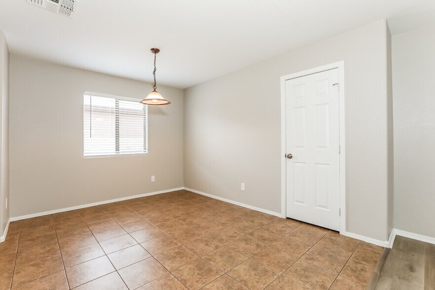 Building Photo - 30559 N Nightingale Rd