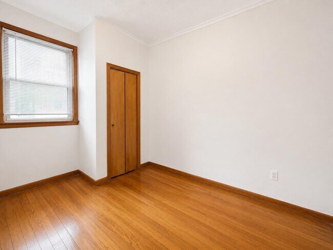 Building Photo - 38 W 53rd St
