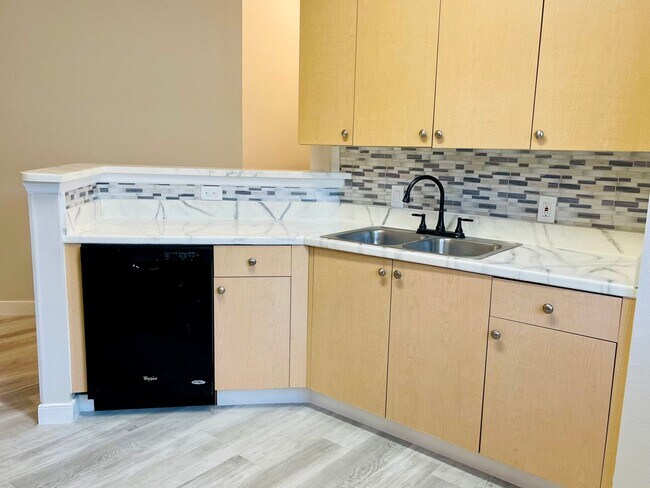 Building Photo - Come see this modern, elegant condo in Celebration!