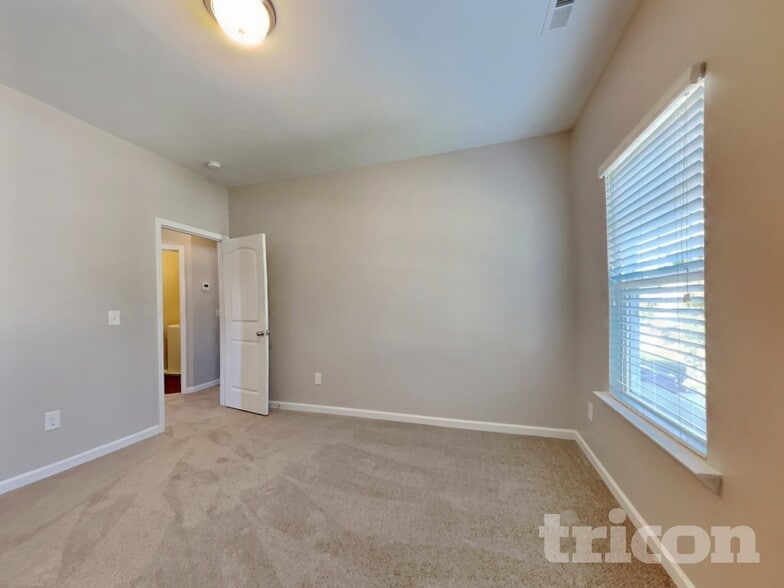 Building Photo - 28 Ashview Dr