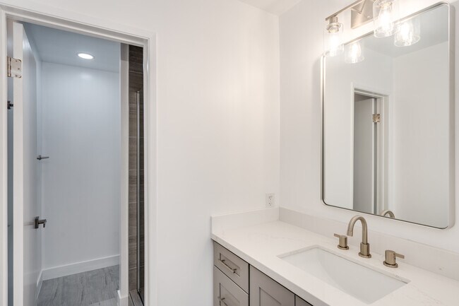 Building Photo - 5460 White Oak Ave