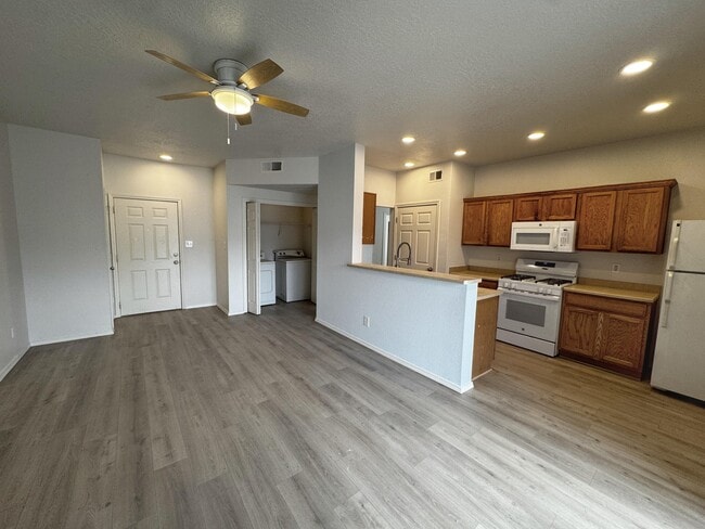 Building Photo - 1105 Meadowlark Way SE