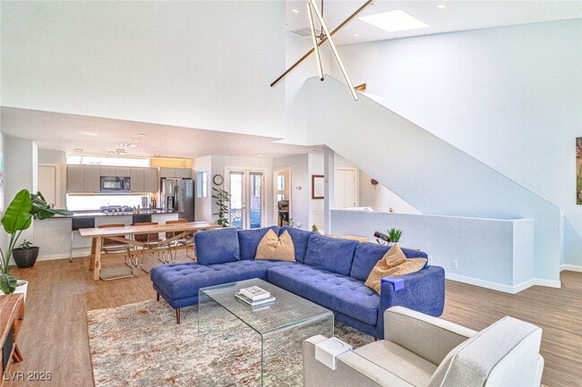 Building Photo - 251 Tower St