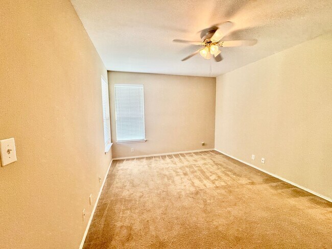Building Photo - 3 Bedroom, 2 Bathroom ~Steubing Ranch