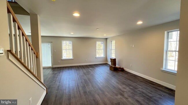 Building Photo - 116 Isabella Dr